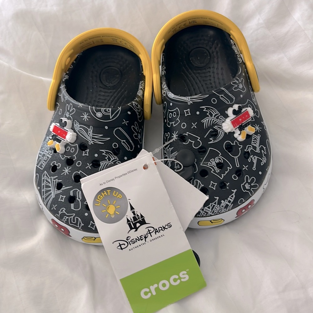 NWT Disney Mickey light up Crocs- size toddler 7